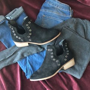 ⭐️SALE⭐️ Grommet accented black faux-suede booties